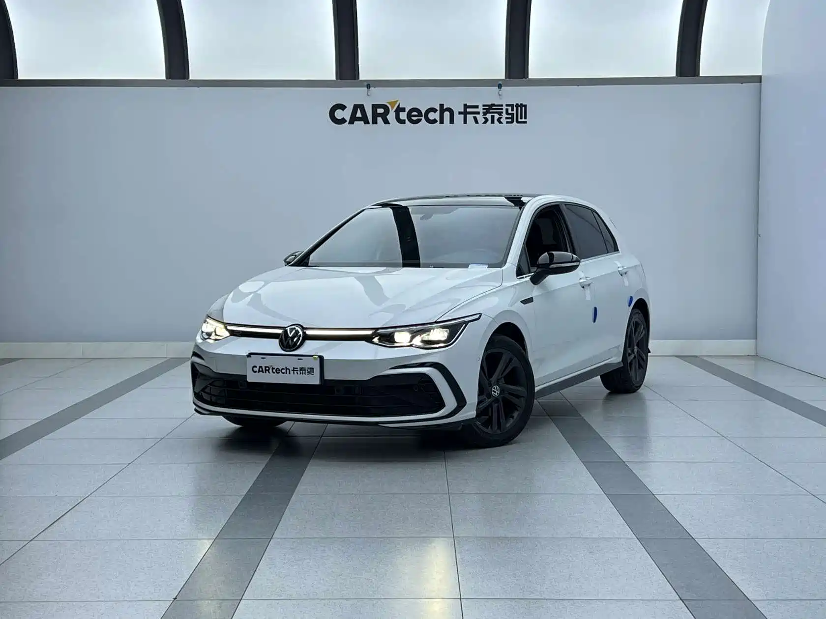 Фото 1 - Volkswagen Golf