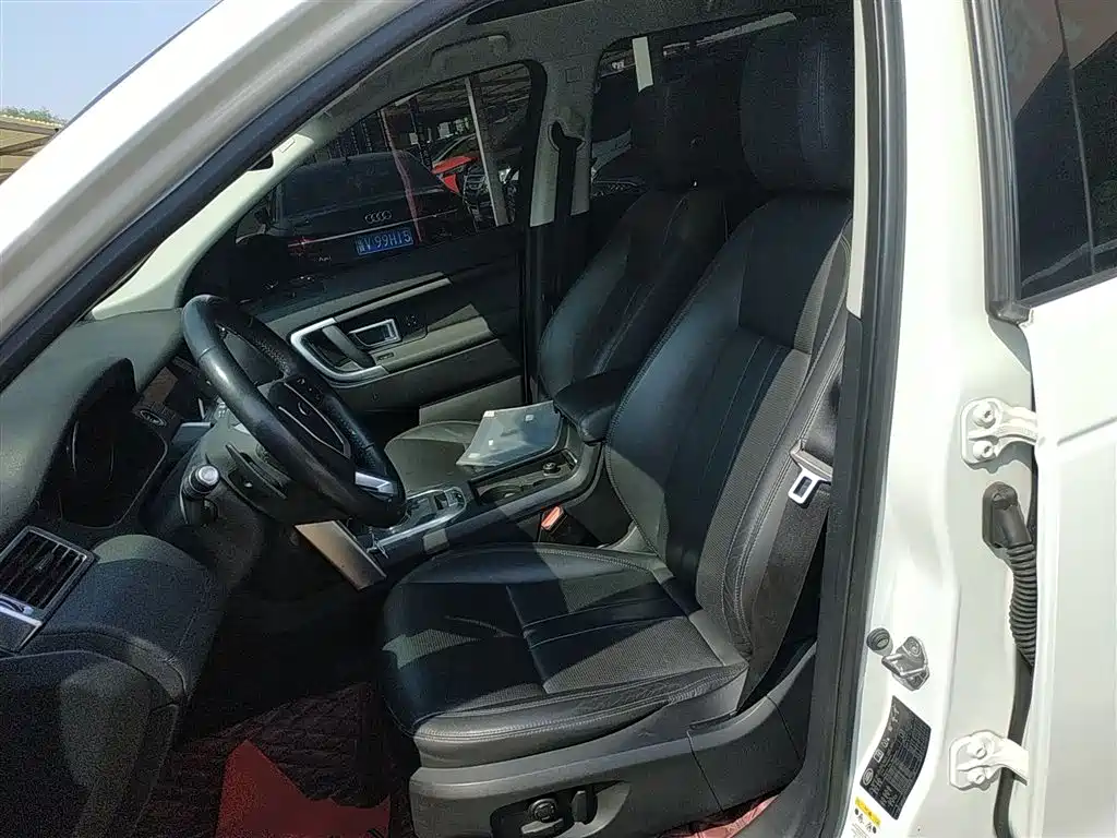 Land Rover Discovery Sport 2018 240PS HSE Edition фото 15
