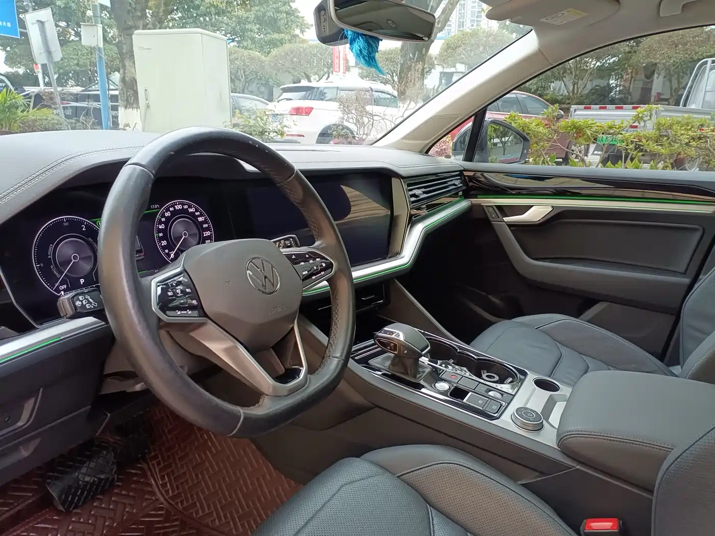 VOLKSWAGEN TOUAREG NEW ENERGY