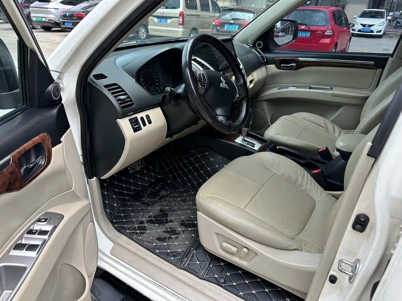 Mitsubishi Pajero Sport 2013 3.0L Automatic 2WD Luxury фото 12