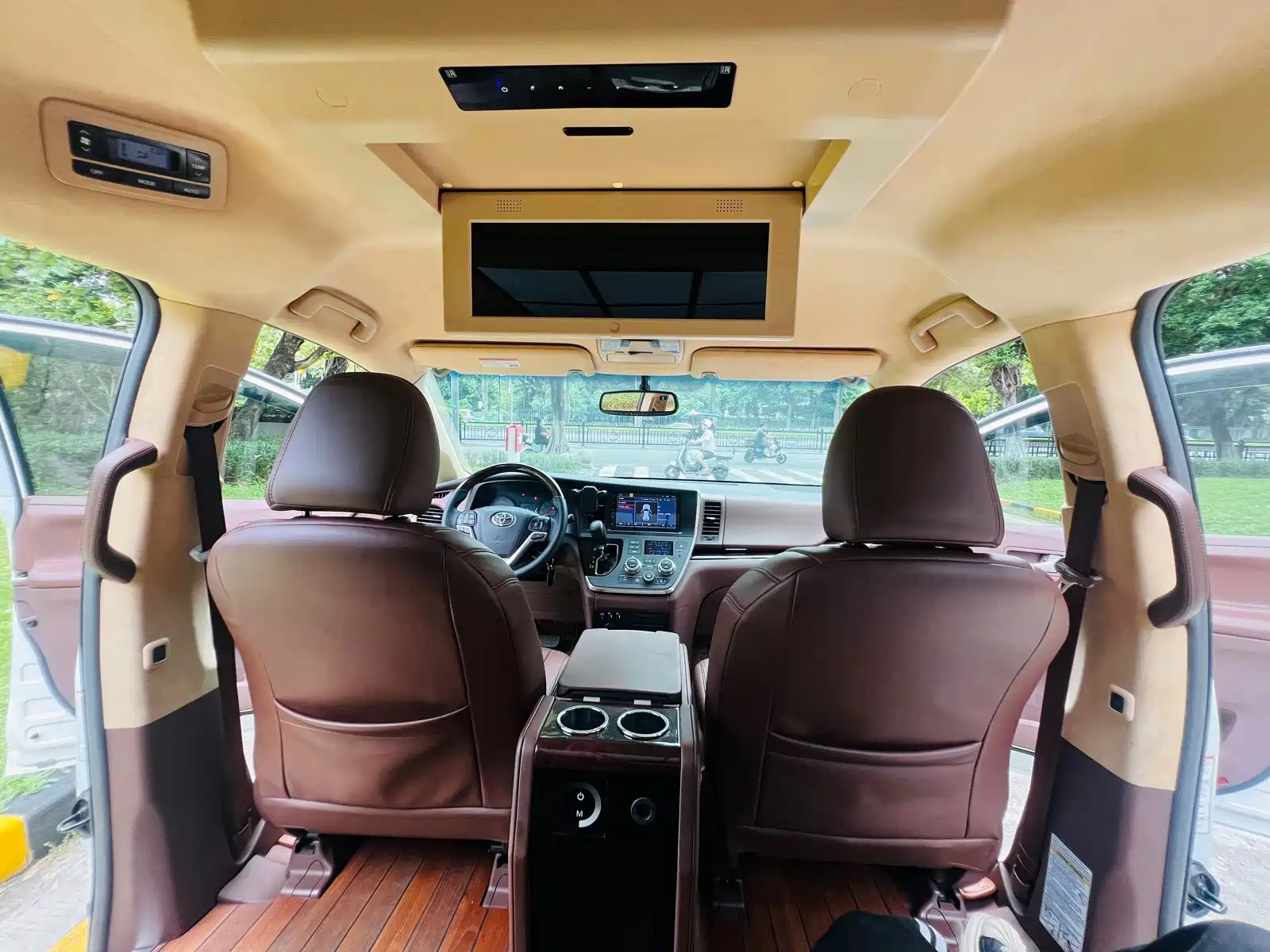 صورة 14 - Toyota Sienna