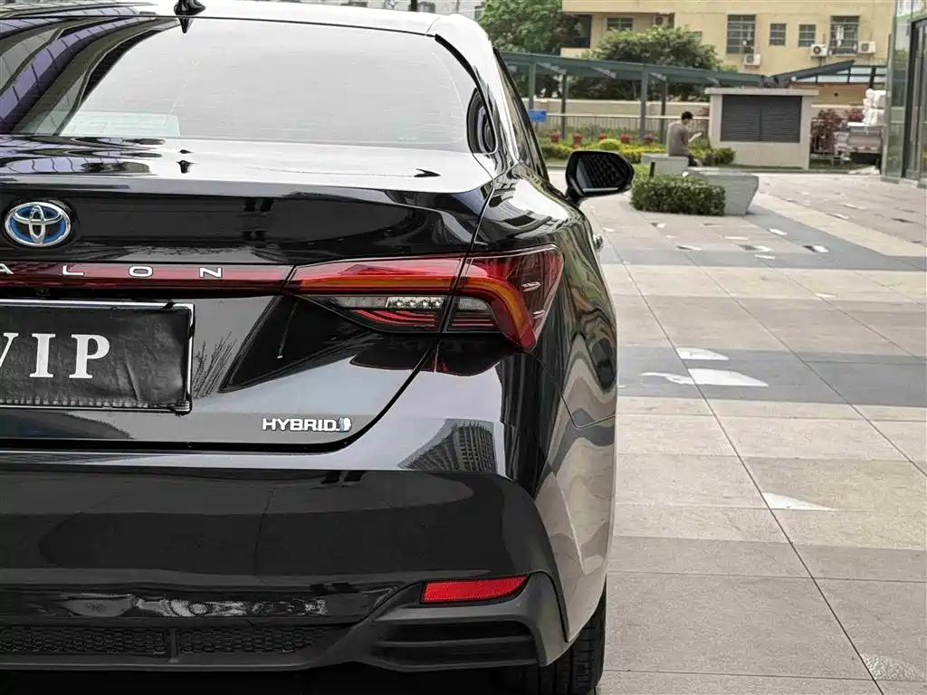 Toyota Avalon 2022 Hybrid 2.5L Luxury Edition фото 12