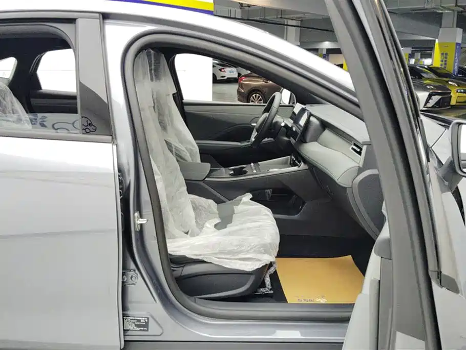 BYD Qin PLUS 2026 DM-i Smart Edition 128KM Progressive фото 8