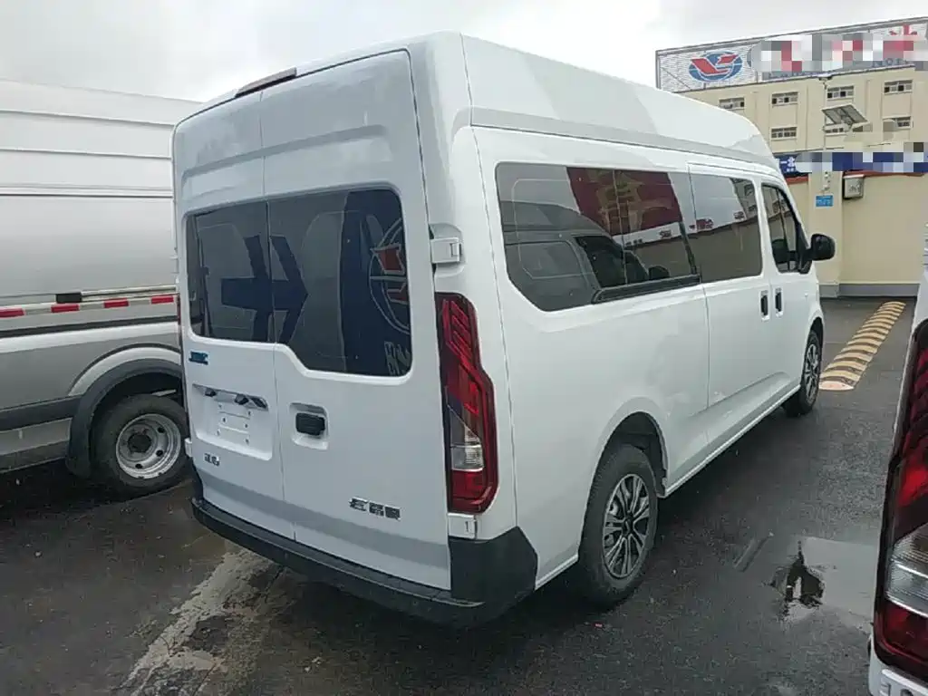Jiangling E-Fushun 2025 2025 Clear Window Version 53.58kWh Medium Wheelbase Medium Roof