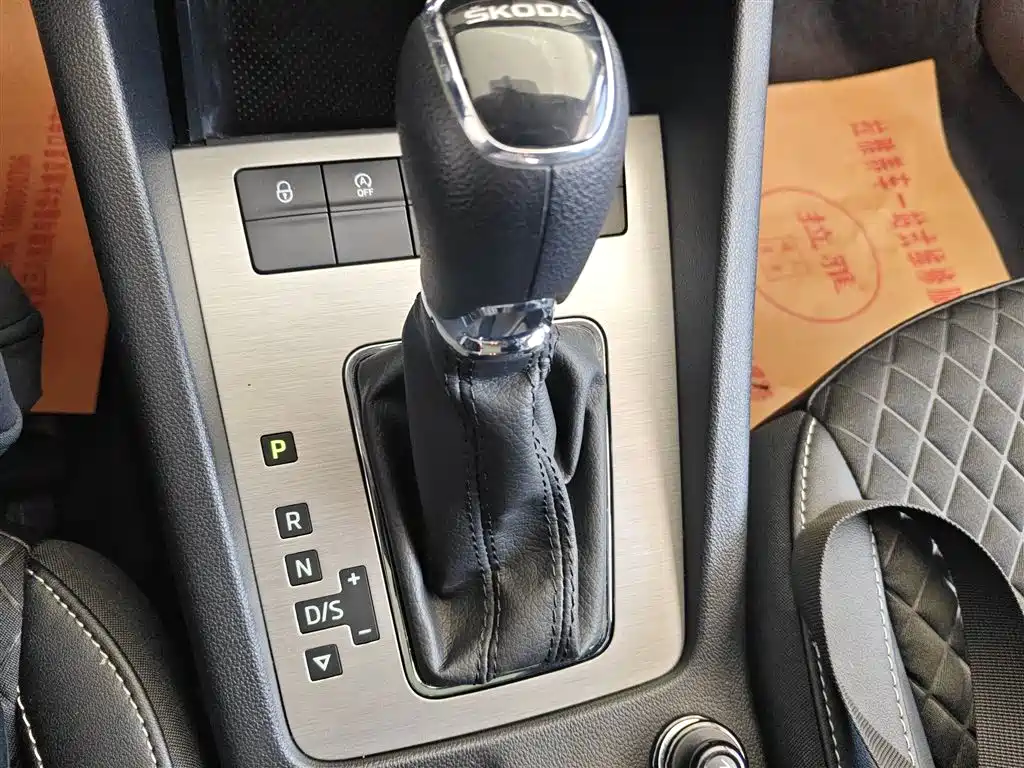 Škoda Octavia 2019 1.5L Automatic Smart Luxury Edition China V фото 14