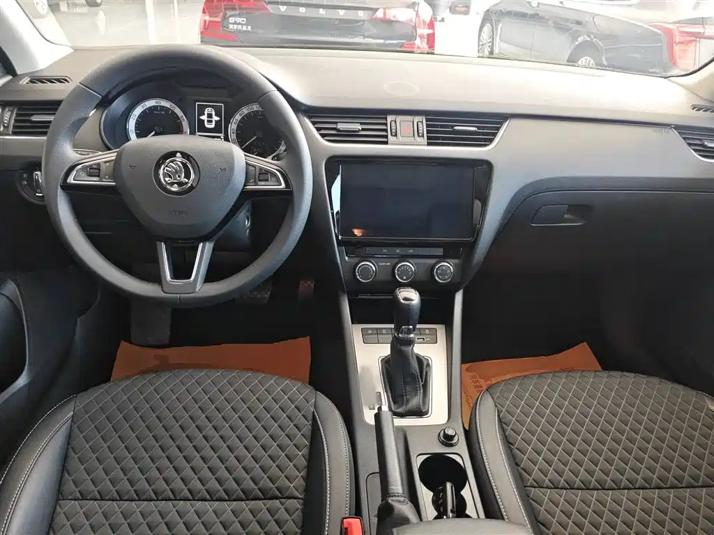 Škoda Octavia 2019 1.5L Automatic Smart Luxury Edition China V фото 10