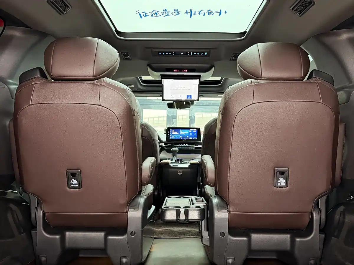 Toyota Granvia 2023 2.5L Hybrid Flagship VIP Edition фото 10