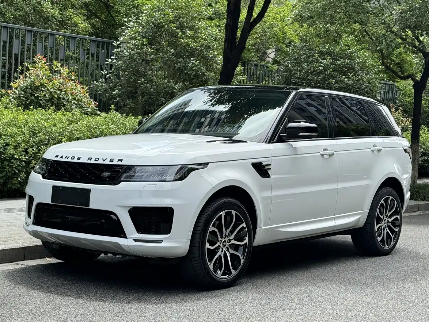 Land Rover Range Rover Sport 2021 3.0 L6 Gloss Black Edition