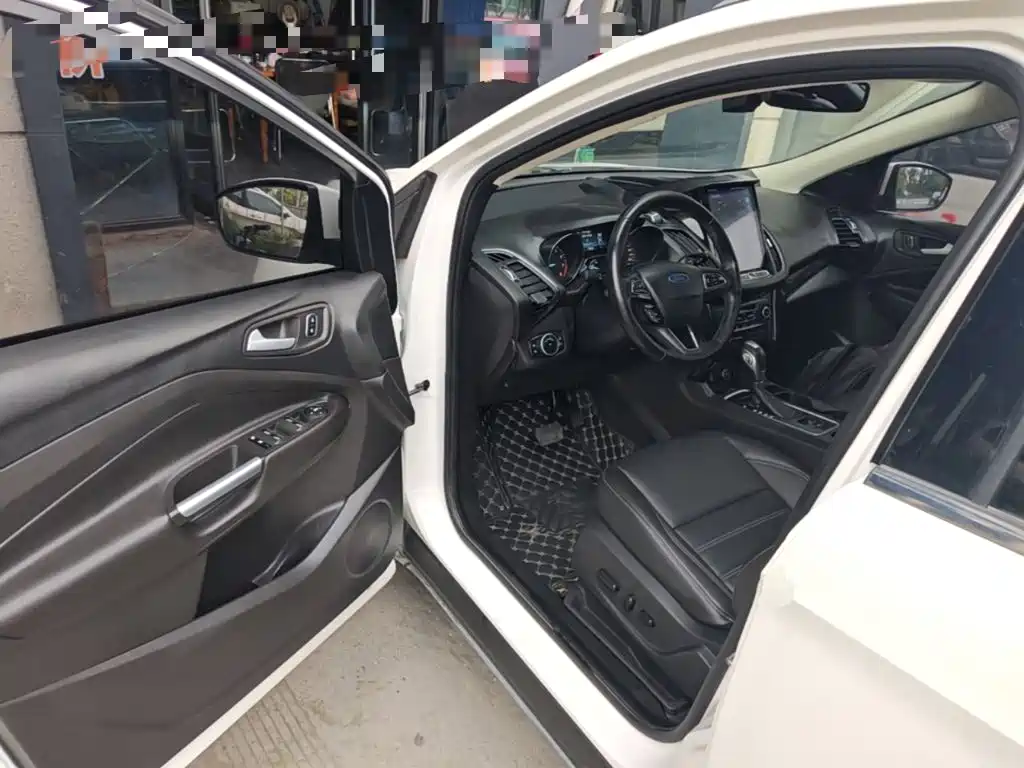 Фото 16 - Ford Kuga