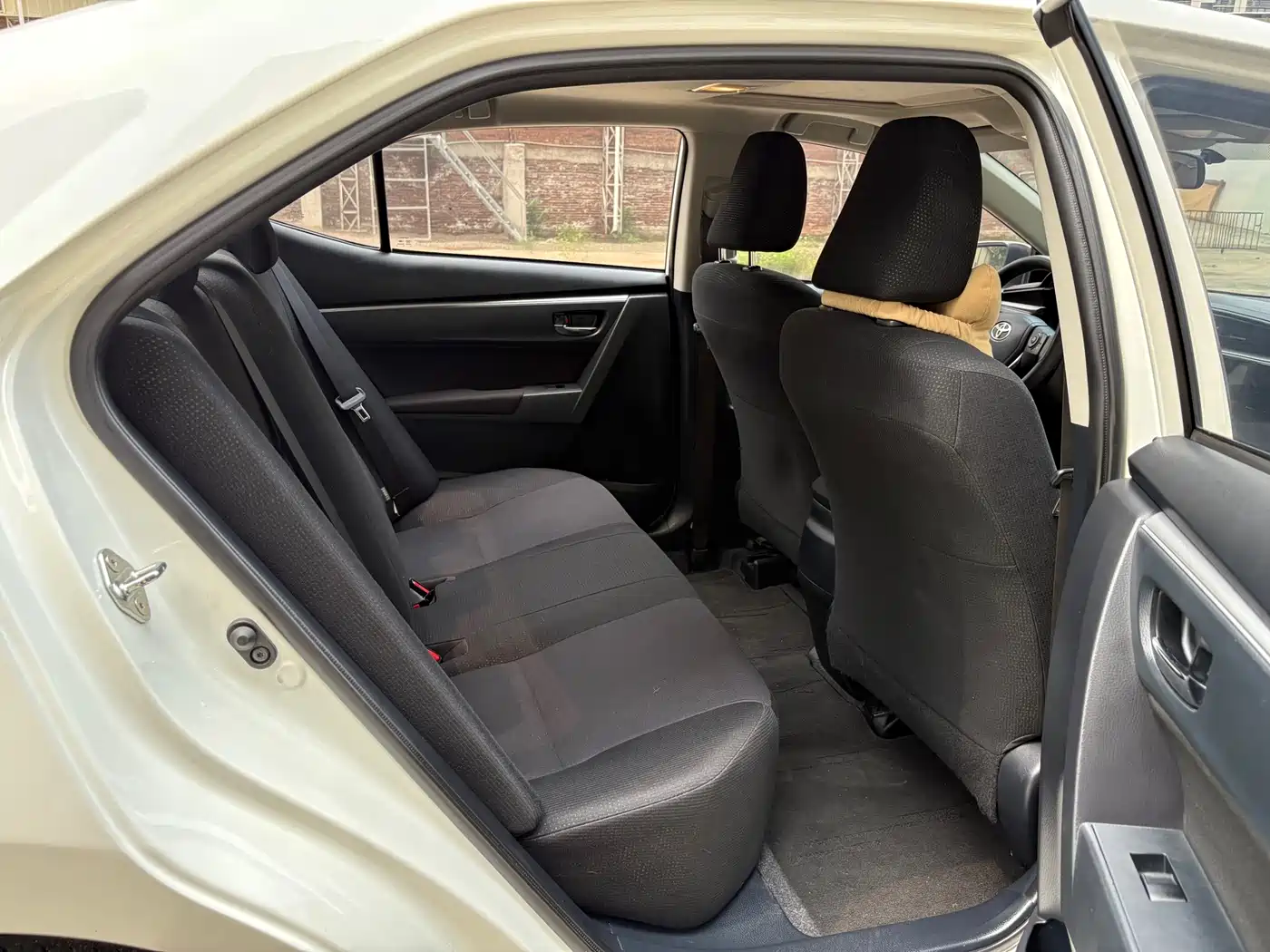 Toyota Levin 2016 Hybrid 1.8H GS E-CVT Elite Sunroof фото 11