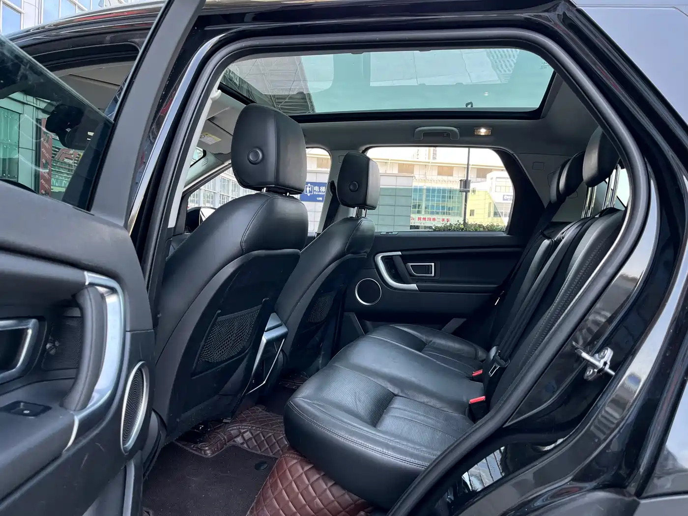 Land Rover Discovery Sport 2017 2.0T SE фото 13