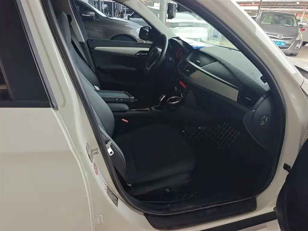 BMW X1 2014 sDrive18i Fashion Edition фото 25