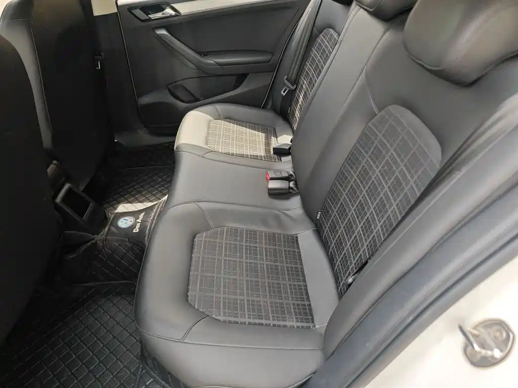 Volkswagen Jetta 2017 1.5L Automatic Comfort фото 17