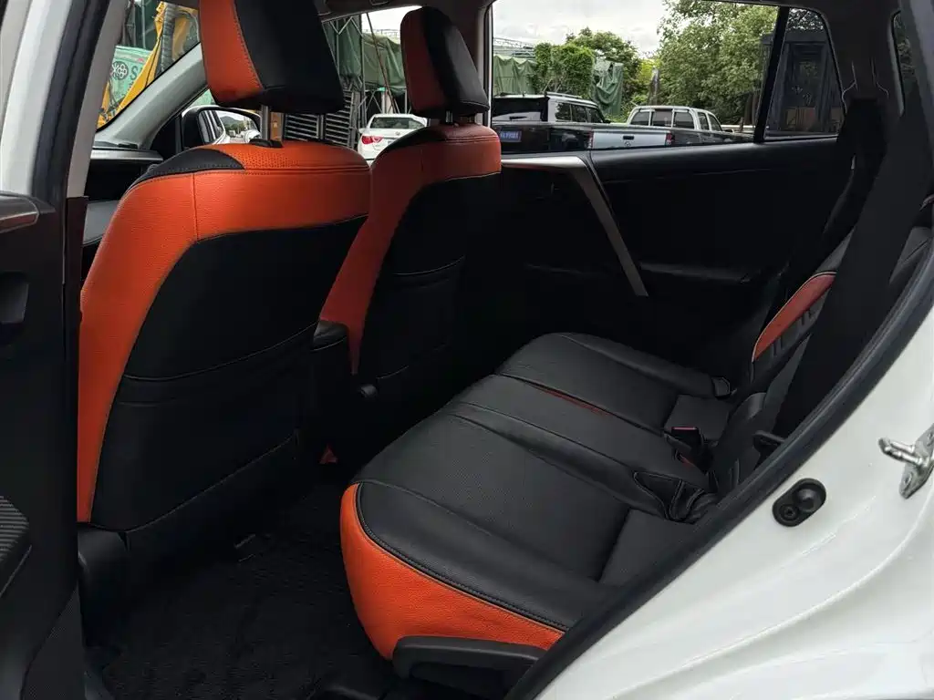 Toyota RAV4 Rongfang 2015 2.0L CVT 2WD Trend Edition фото 9