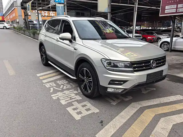 VOLKSWAGEN TIGUAN L