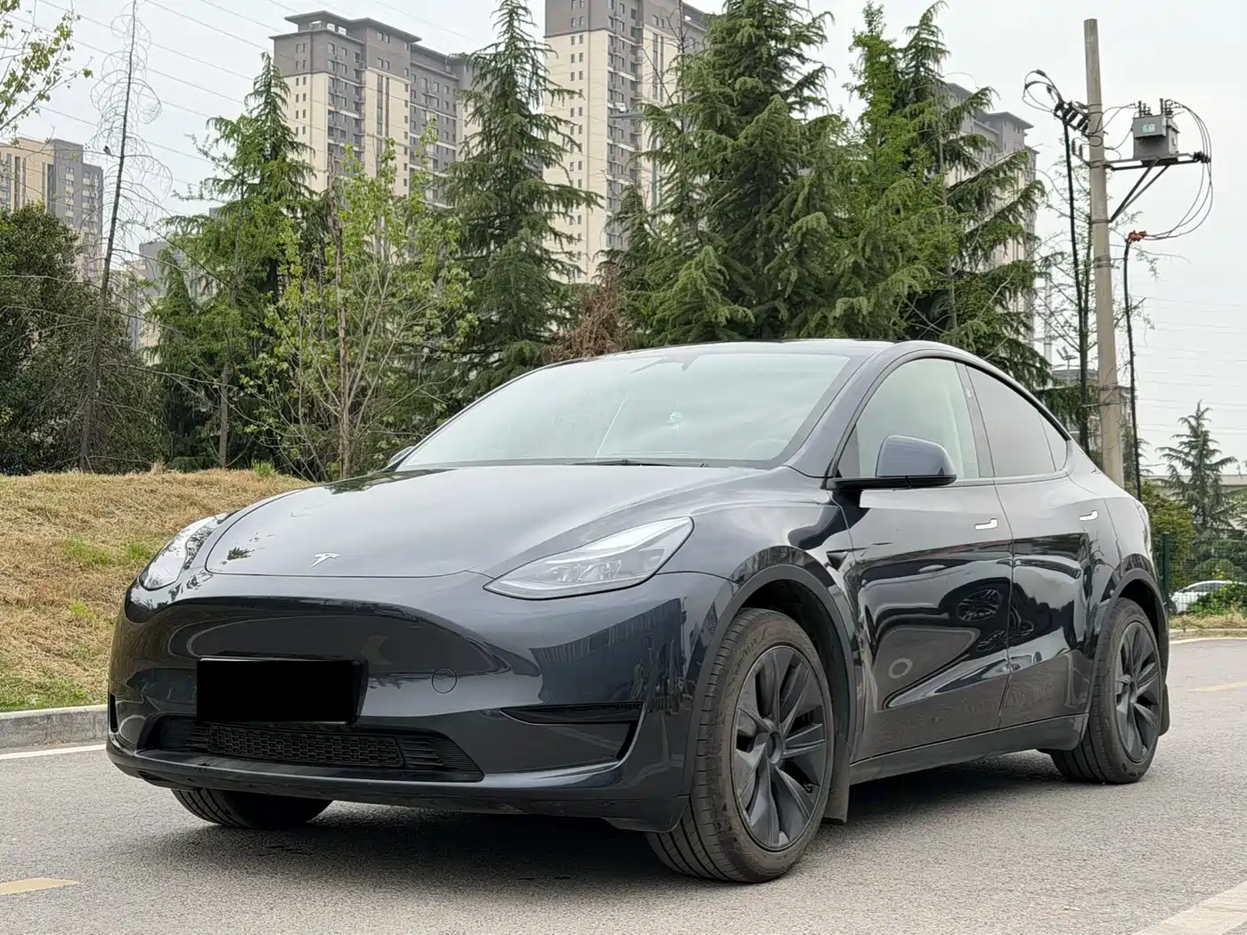 TESLA MODEL Y