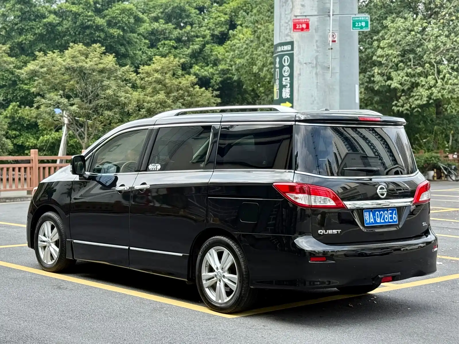 Photo 6 - Nissan Quest