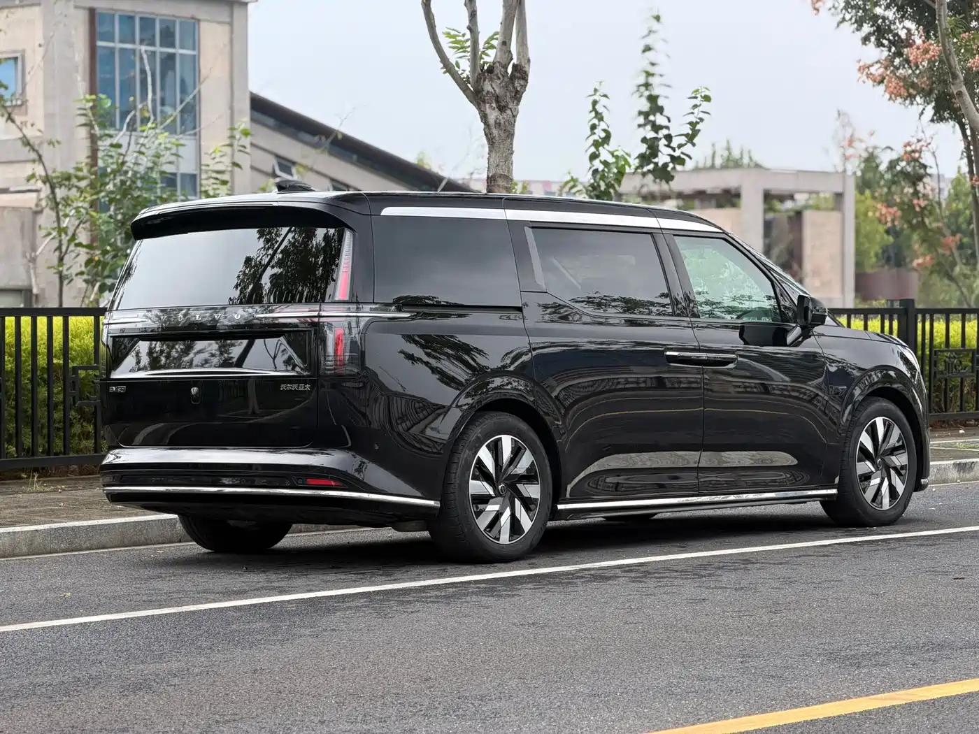 Volvo EM90 2024 2025 Ultra Six-Seater
