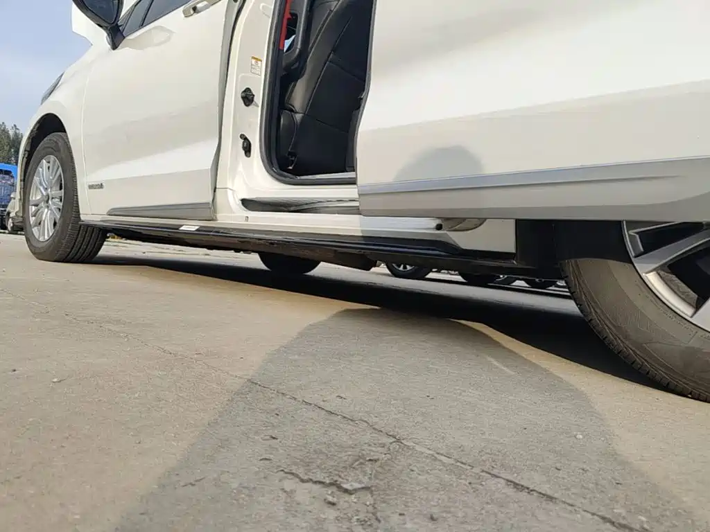 Photo 22 - Toyota Sienna