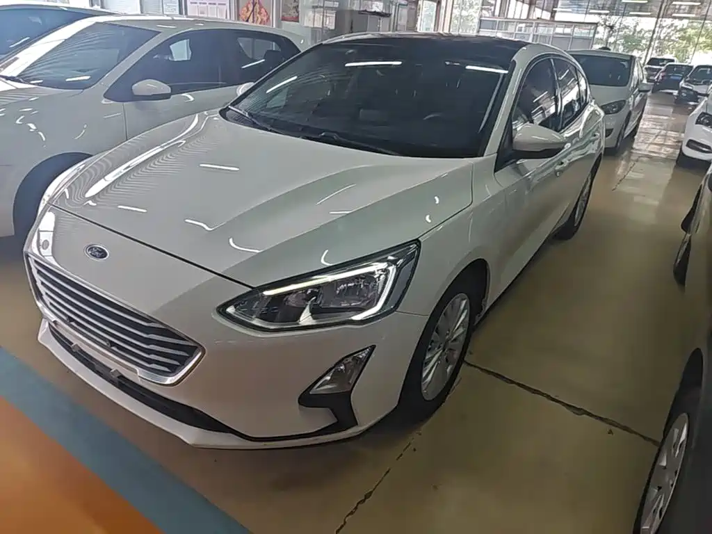 Фото 2 - Ford Focus