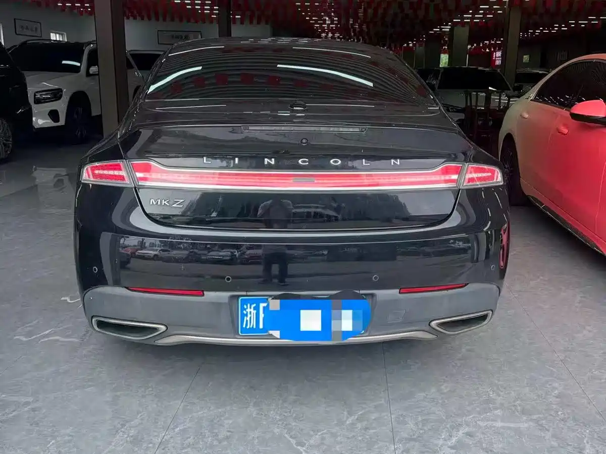 Фото 5 - Lincoln MKZ