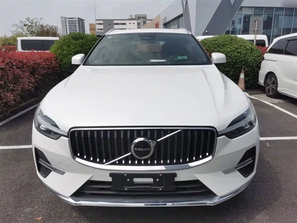 Volvo XC60 2025 2025 B5 AWD Smart Elite Luxury Edition