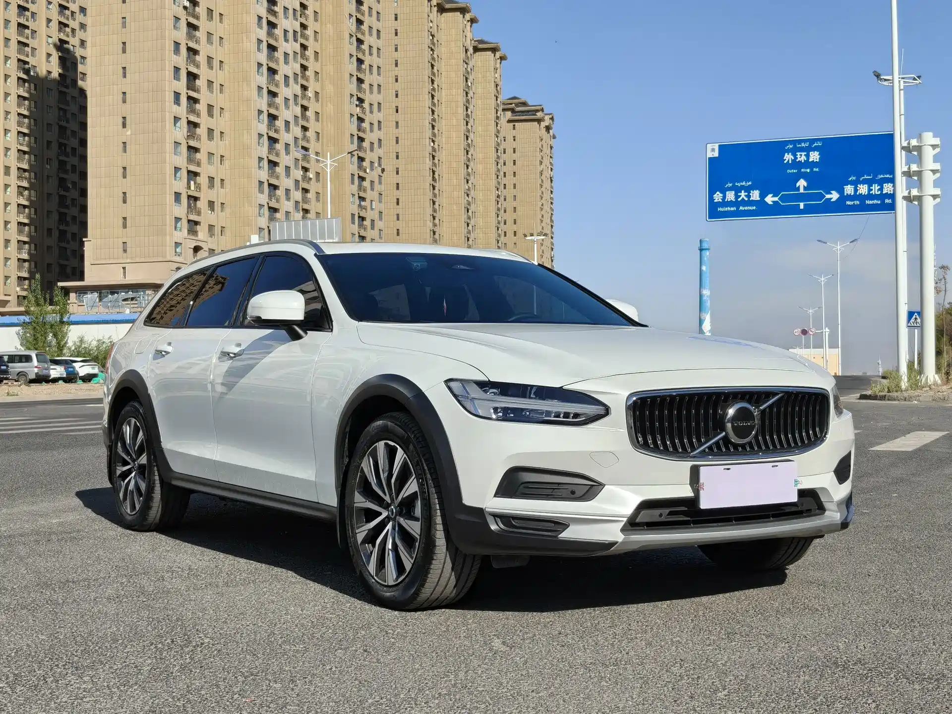 Photo 3 - Volvo V90