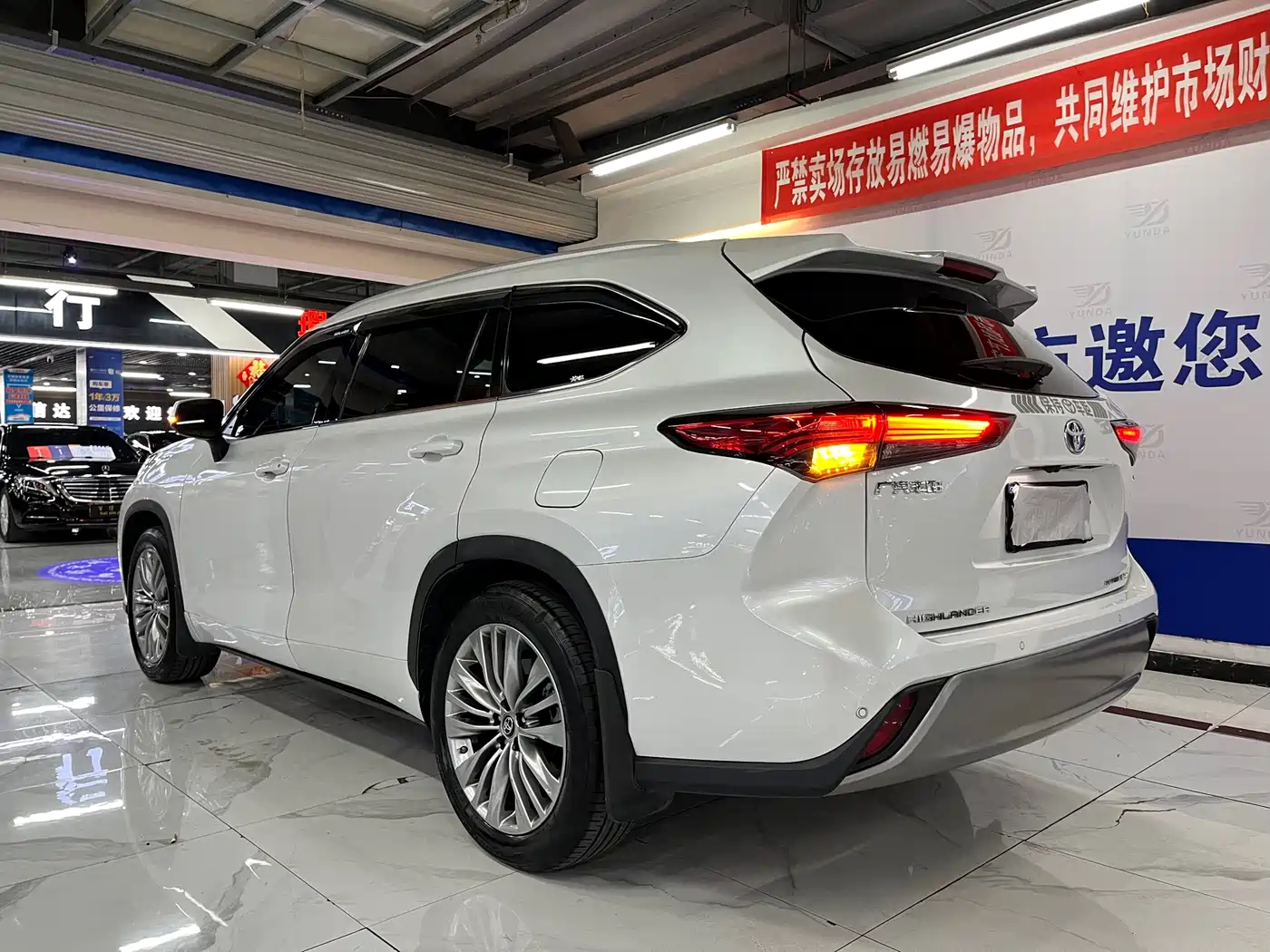 TOYOTA HIGHLANDER
