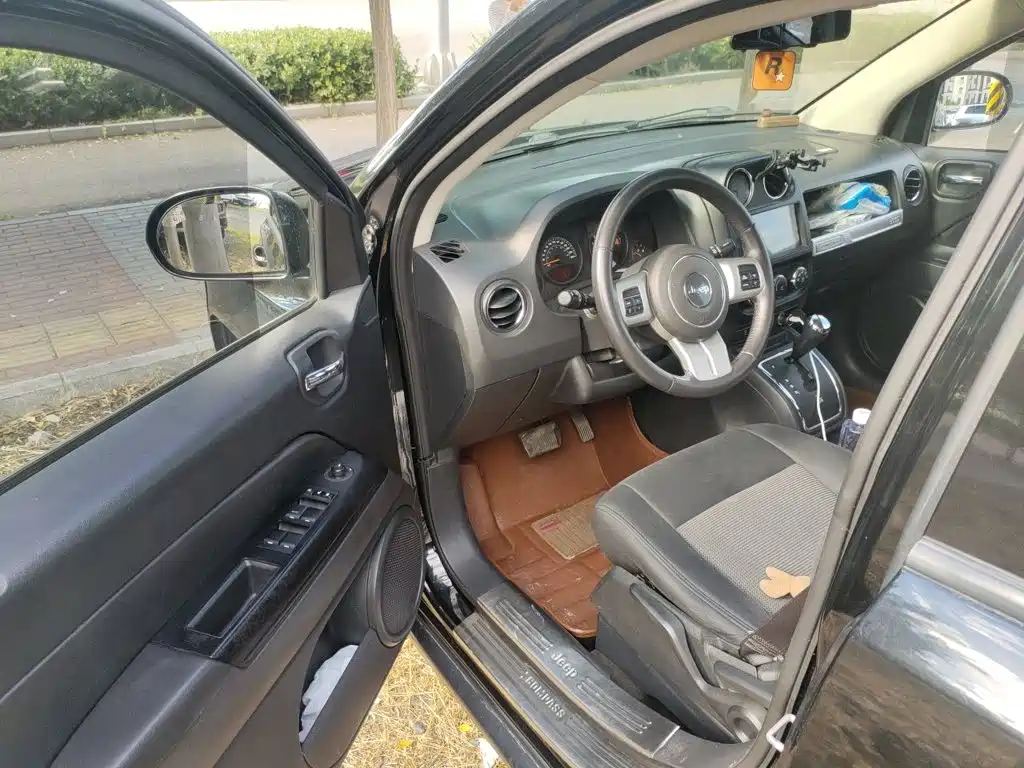 Jeep Compass (Import) 2015 2015 2.0L 2WD Sport
