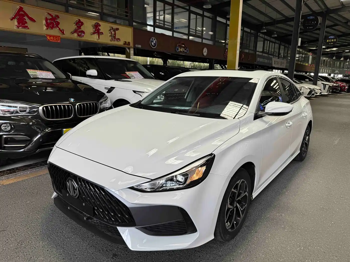 MG 5 2023 180DVVT CVT Luxury Edition