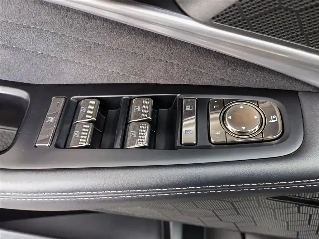 GAC Trumpchi Trumpchi GS8 2022 Dual Engine Series 2.0TM 2WD Premium Edition (7-Seater) фото 9