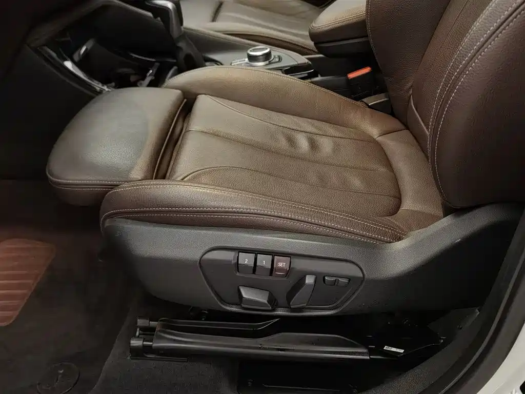 BMW X1 2018 xDrive20Li Premium Model фото 20
