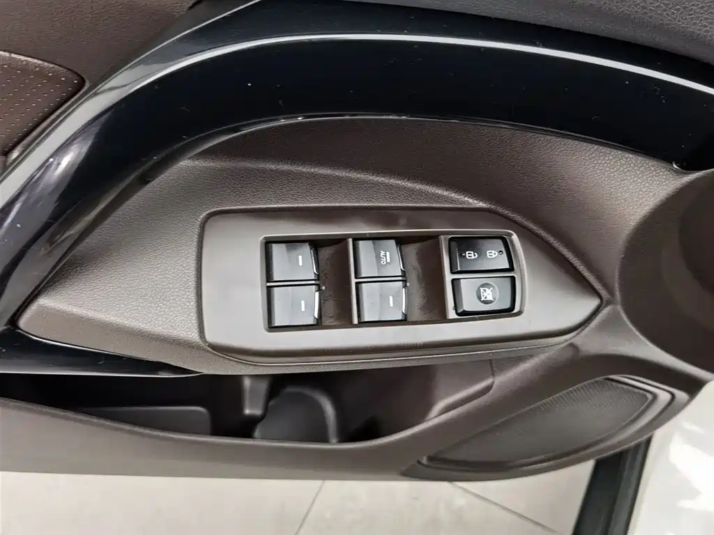 GAC Trumpchi Trumpchi GS4 2016 235T Manual Luxury Edition фото 9