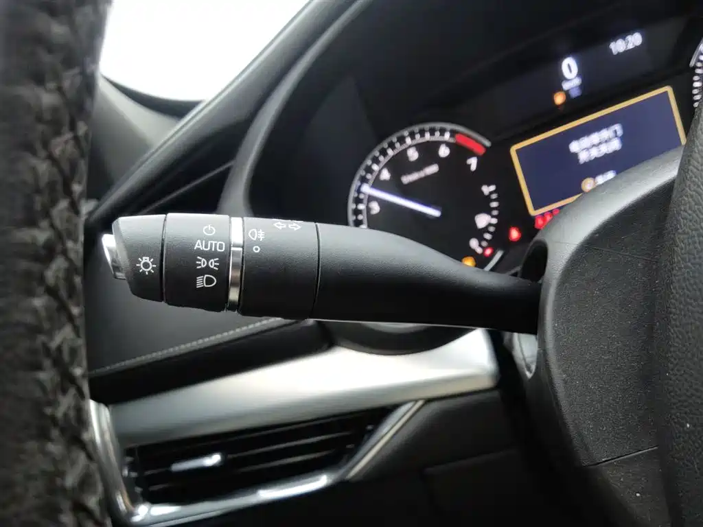 Cadillac XT4 2018 Model 28T 2WD Luxury фото 21