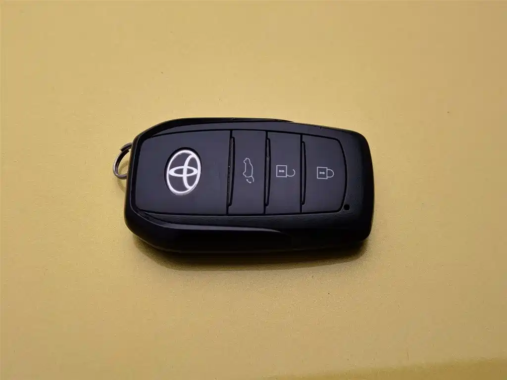Toyota Frontlander 2022 2.0L CVT Luxury PLUS Edition фото 19