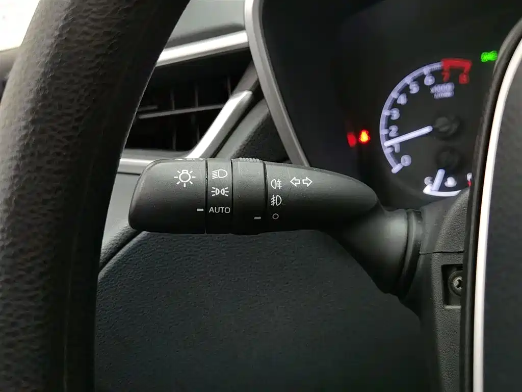Toyota Frontlander 2022 2.0L CVT Luxury PLUS Edition фото 21