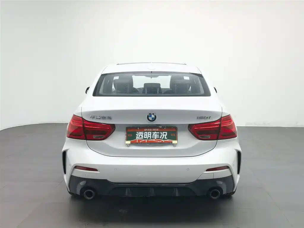 BMW 1 Series 2022 120i M Sport Shadow Edition фото 4