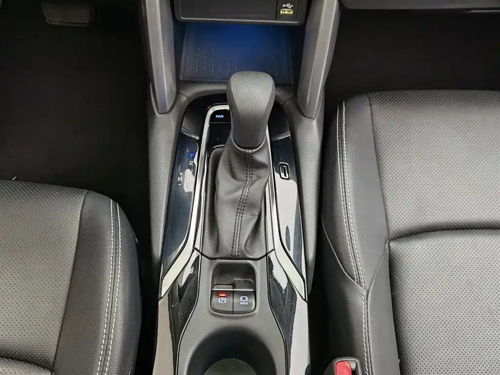 Toyota Frontlander 2022 2.0L CVT Luxury PLUS Edition фото 13