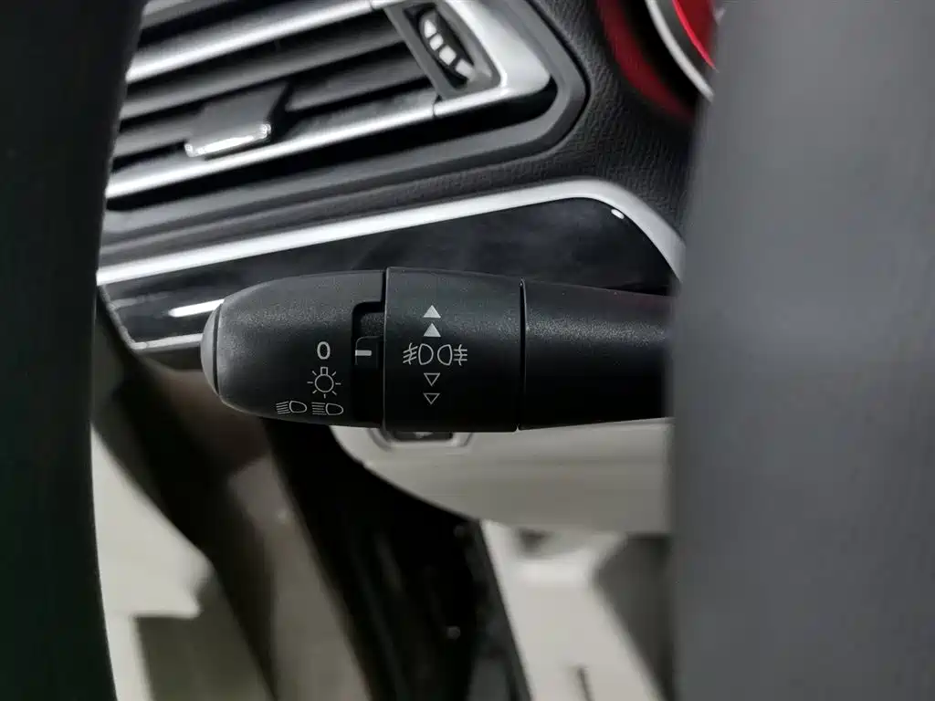 Peugeot 408 2014 1.8L Manual Leading Edition фото 21