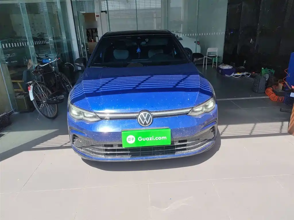 VOLKSWAGEN GOLF