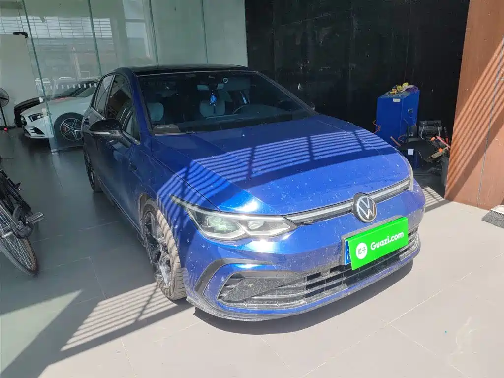 VOLKSWAGEN GOLF