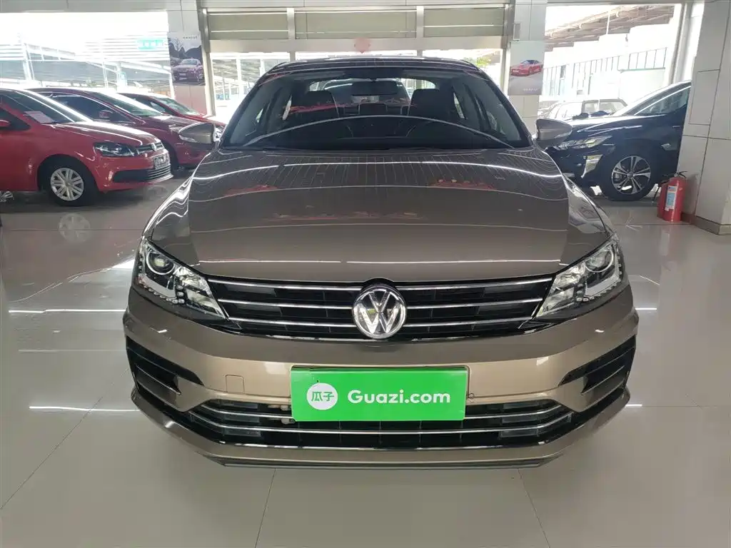 Volkswagen Sagitar 2018 280TSI DSG Spark Edition фото 3