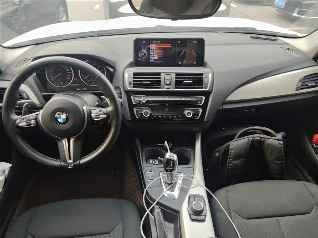 BMW 1 Series (Import) 2015 120i Leading фото 10