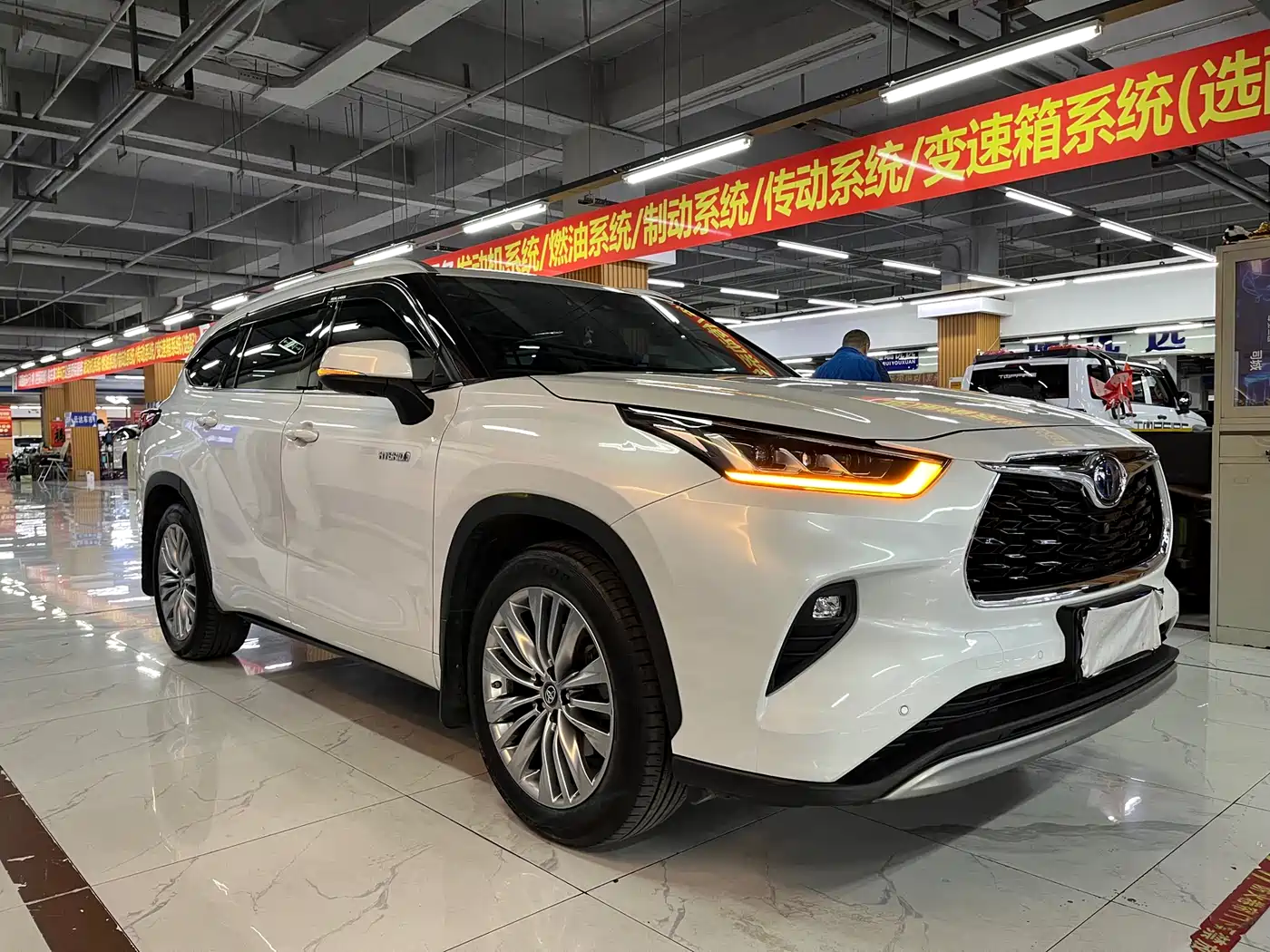 TOYOTA HIGHLANDER