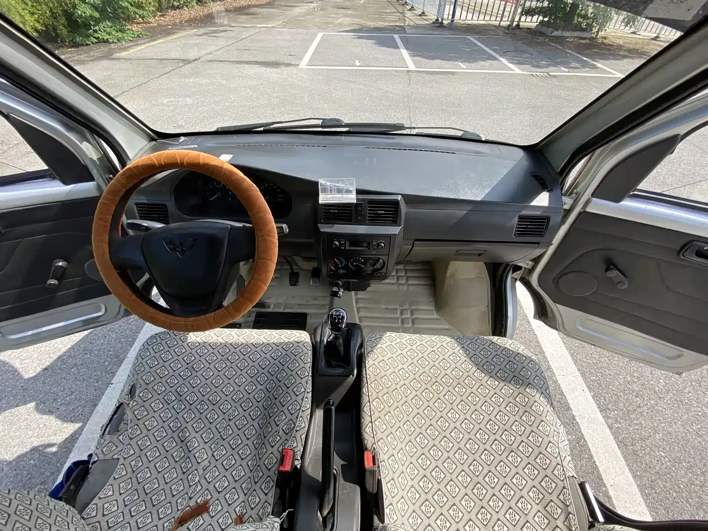 Wuling Motors Wuling Rongguang 2015 2011 1.2L Luxury Model