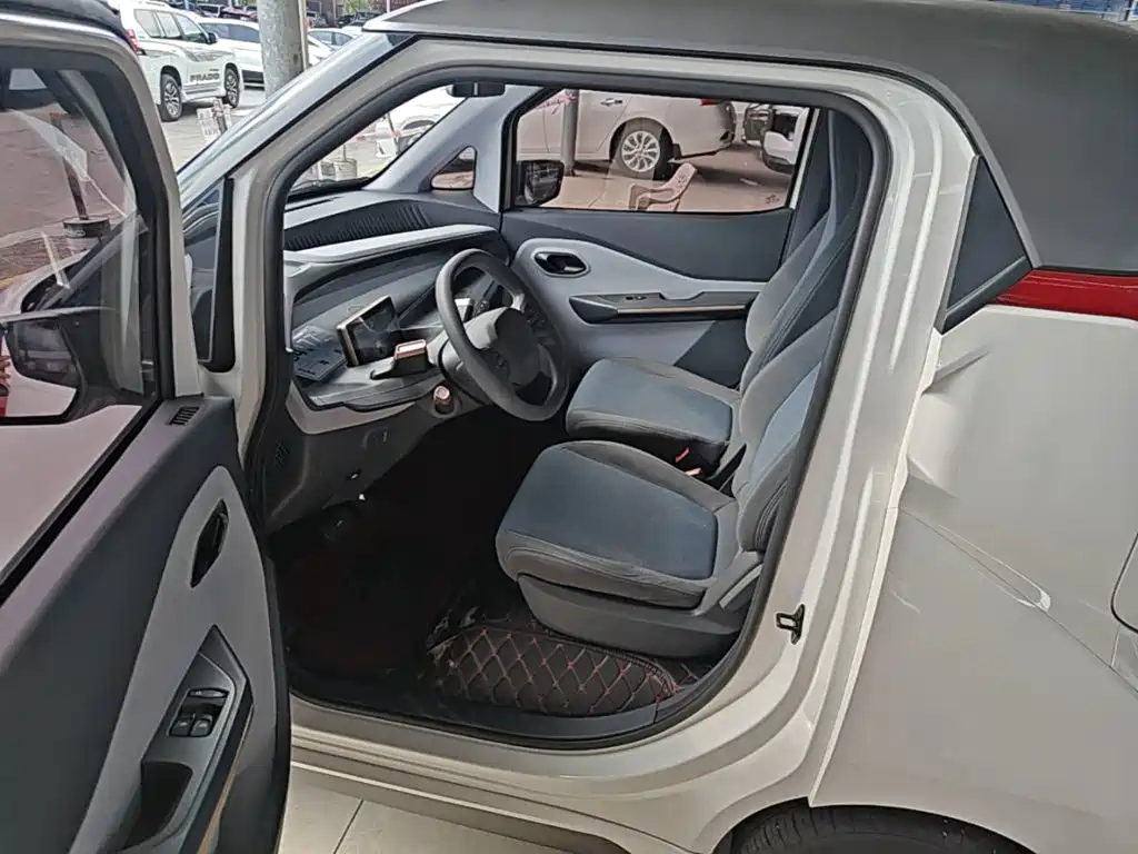 Фото 17 - Baojun E200