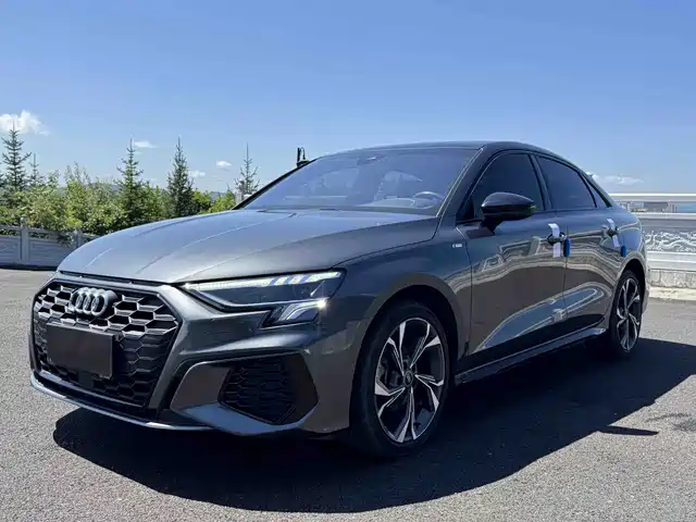 Audi A3 A3L Limousine 35 TFSI, Стиль Спорт