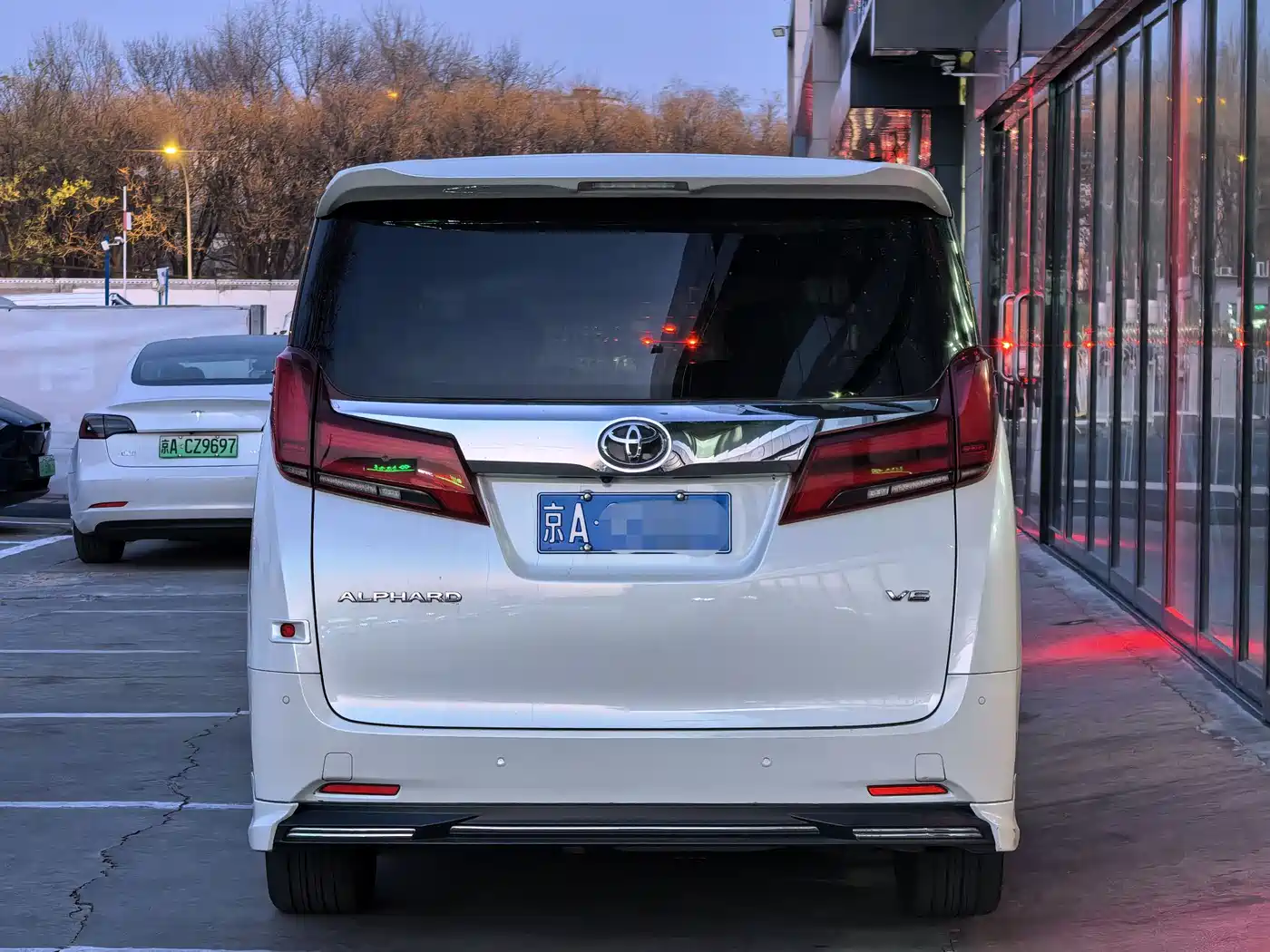 Toyota Alphard 2018 3.5L Luxury фото 4