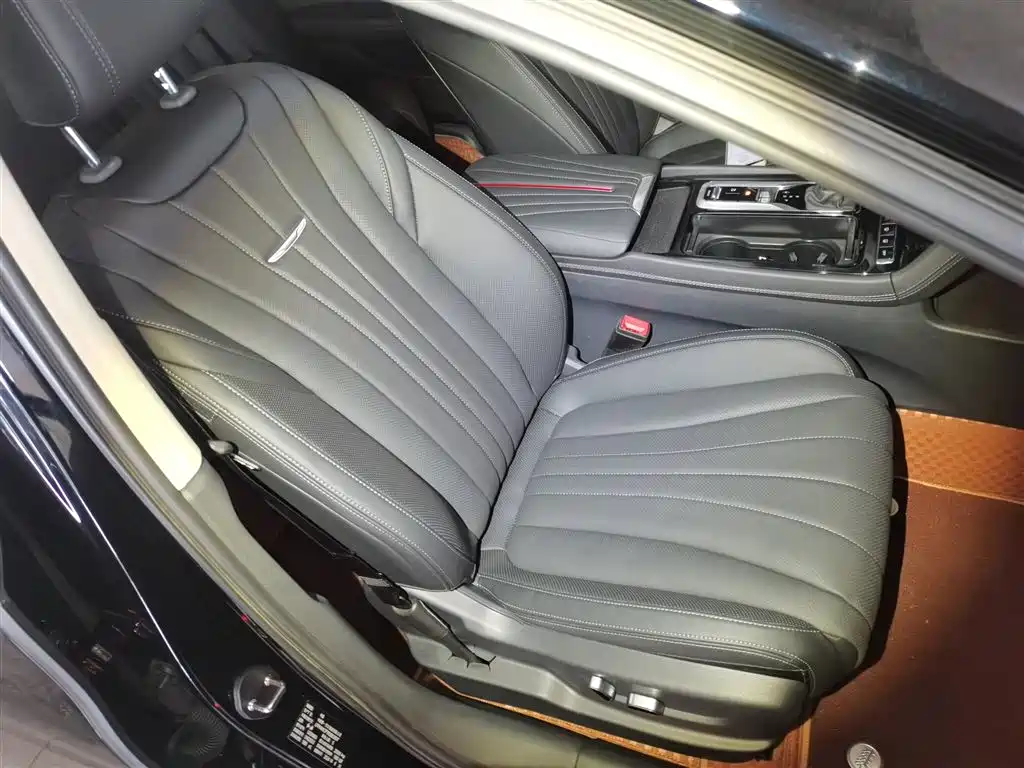 Hongqi H5 2024 2.0T Automatic Smart Connect Flag Smooth Edition фото 3