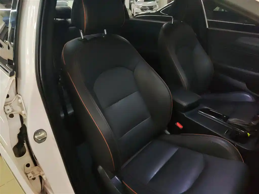 Hyundai Sonata 2015 1.6T GLS Smart фото 25